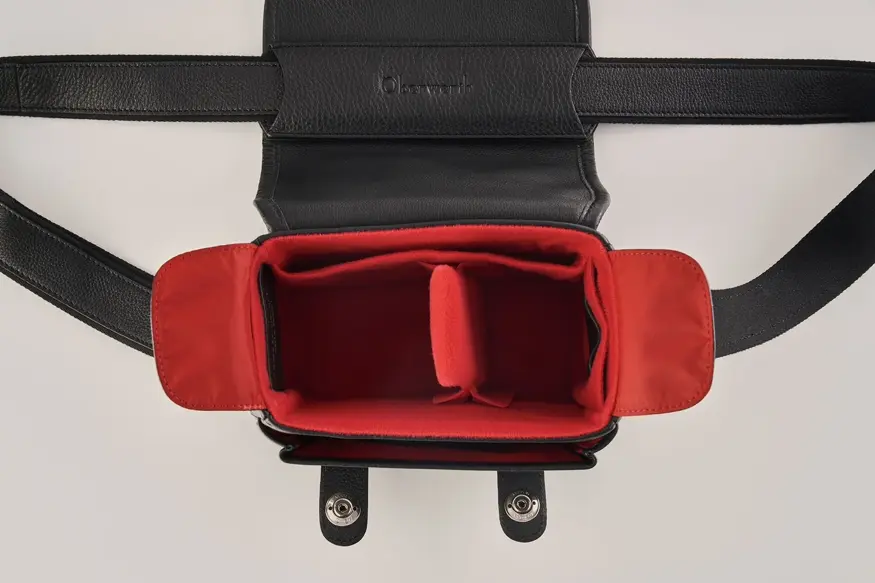 Leica 라이카 Q3 Bag Cow-Hide black ／ Lining&stitching red